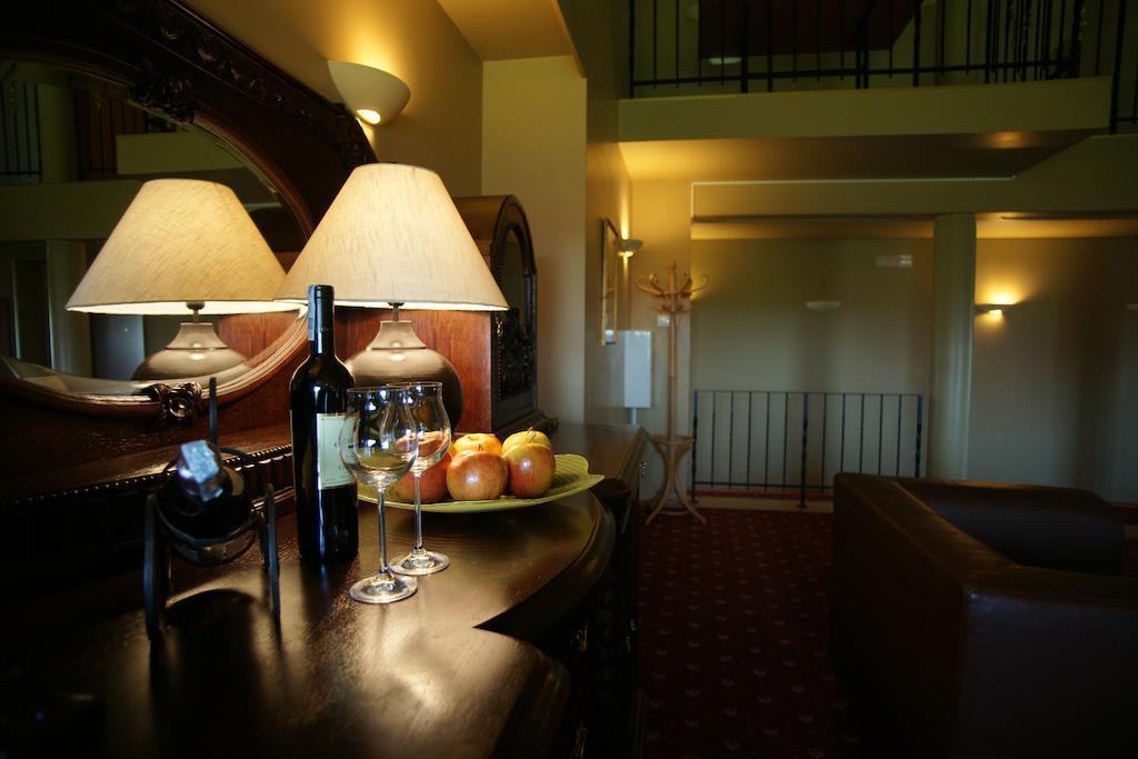 Hotel Grodzki Poznań Esterno foto