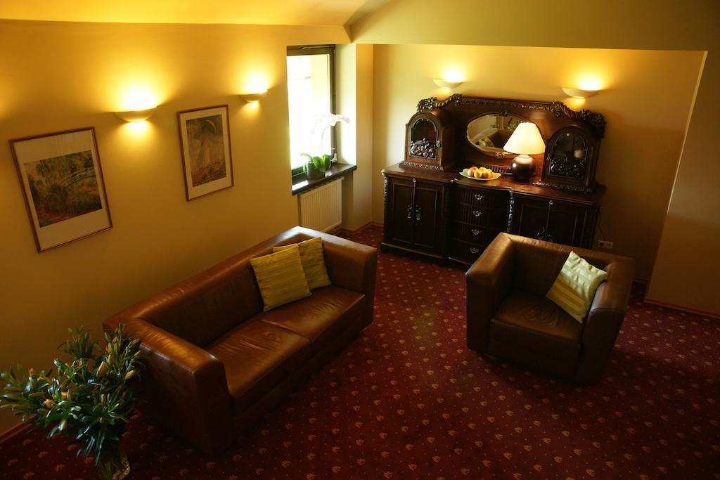 Hotel Grodzki Poznań Esterno foto