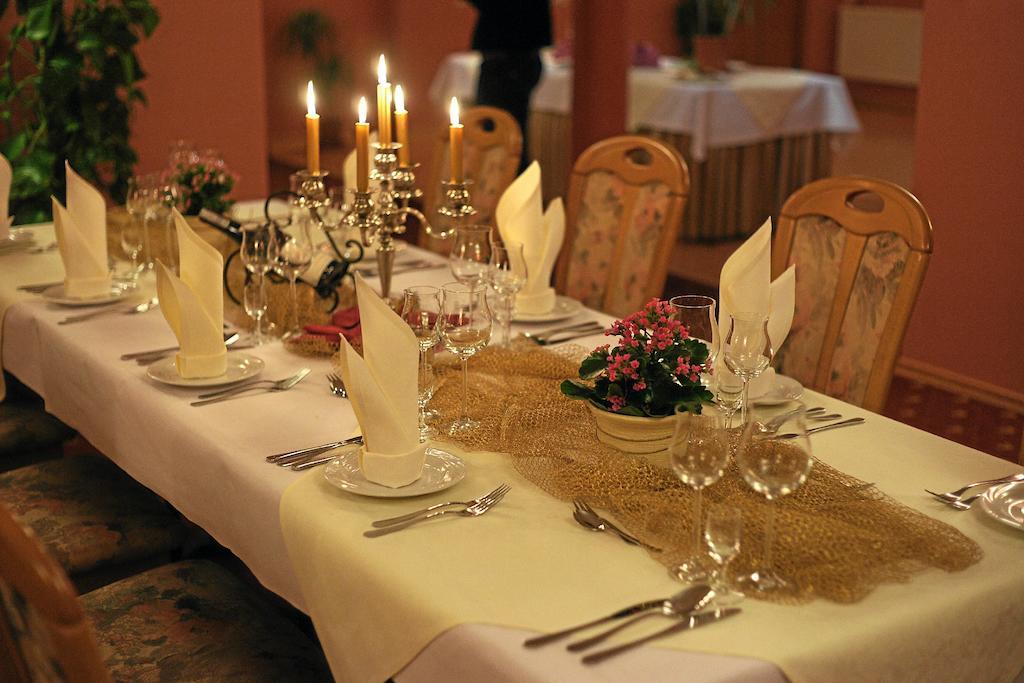 Hotel Grodzki Poznań Esterno foto