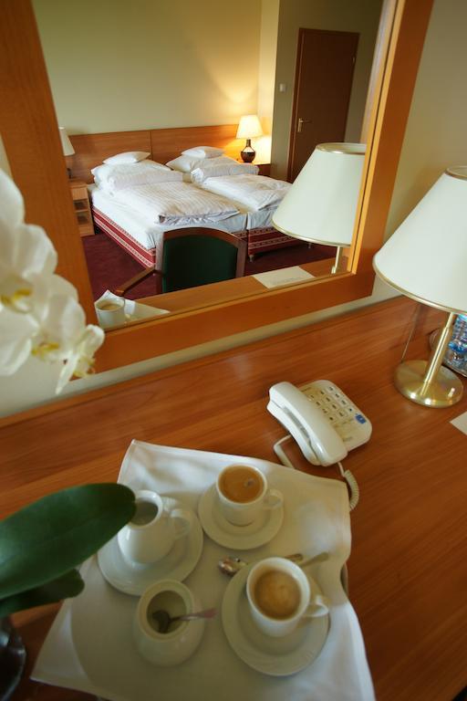 Hotel Grodzki Poznań Esterno foto